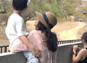 章子怡七夕浪漫晒照：与儿女共赴旅途，尽享温馨亲子时光