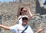 吴彦祖甜蜜撒糖：晒与老婆各地旅游转场视频